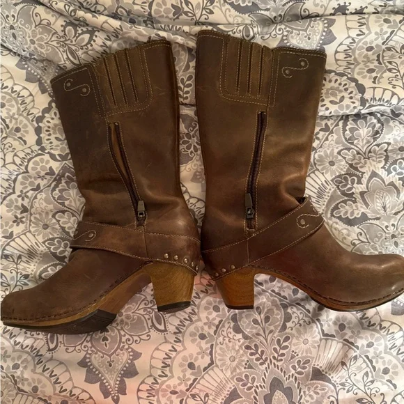 Dansko Brown Heeled Boots - Picture 5 of 5
